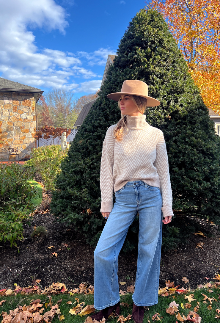 BALKAN FUNNEL NECK SWEATER