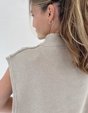 Dazed Mock Neck Vest (taupe)